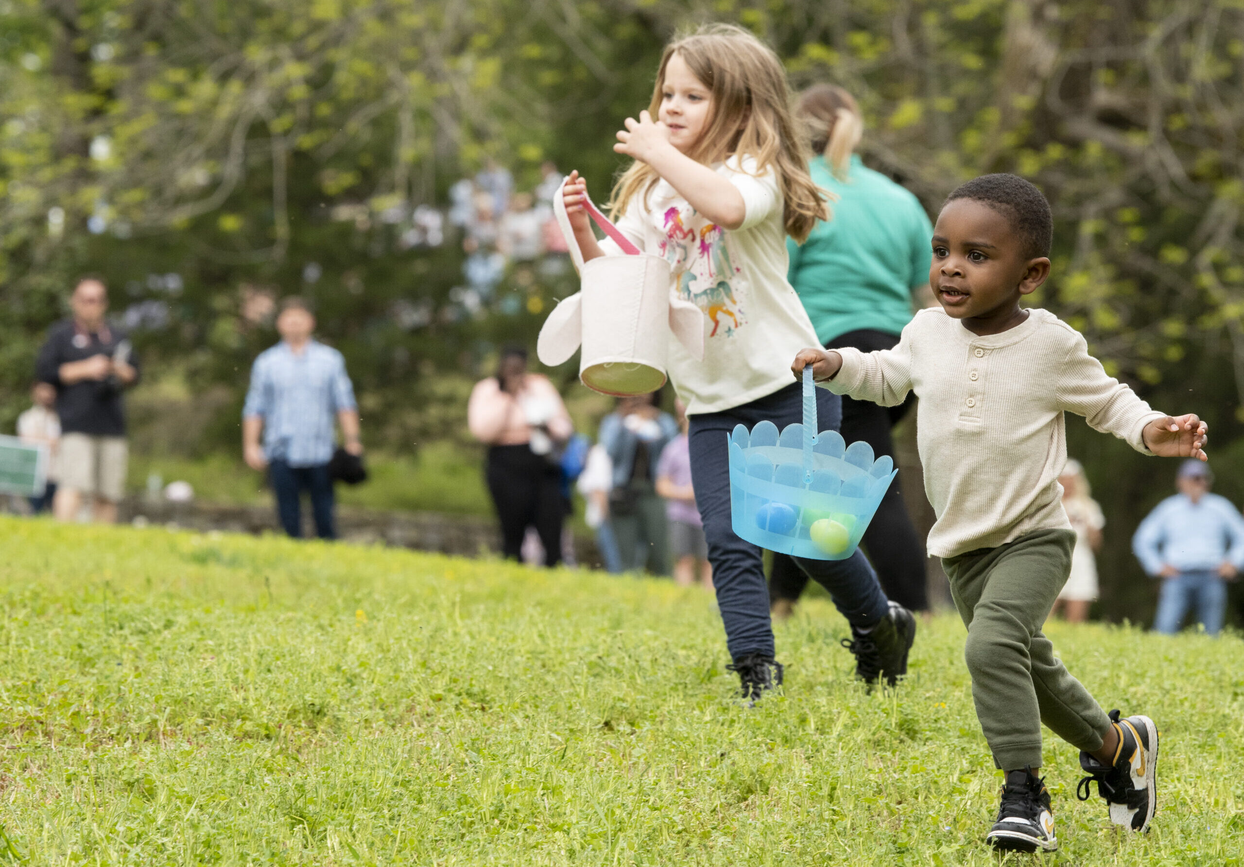 2022_Rivendell_SpringArtHop_CaitlinHarris__DSC4249